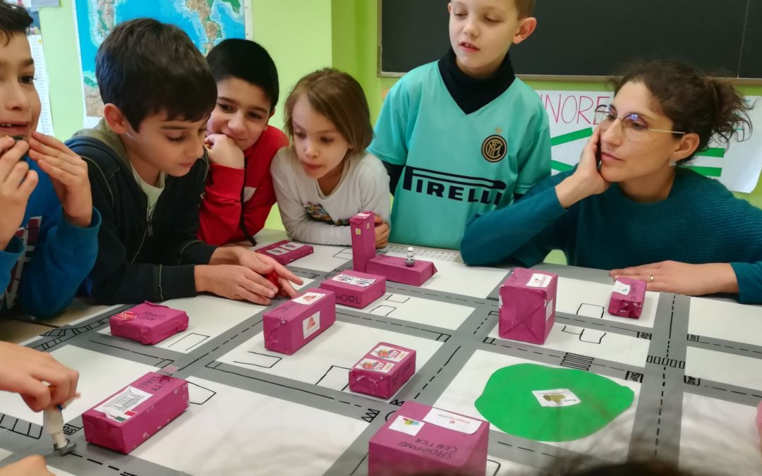 ‘English plus’, in Primaria si lavora su un plastico ‘building our city’